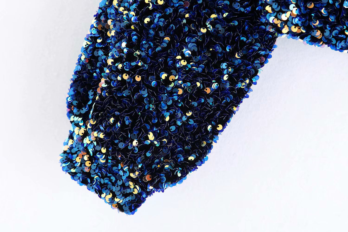 Elise | Top | Glitters | One shoulder | Cropped model